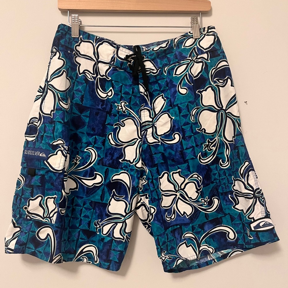 Vintage 90’s Y2K men’s Quicksilver board shorts
